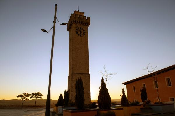 Plaza y Torre de Mangana